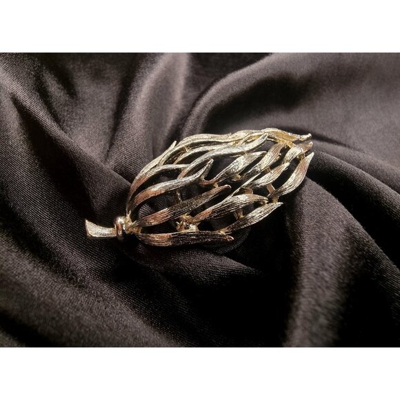 Vintage LISNER Signed Silver Tone Leaf Branch Brooch Pin - Picture 2 of 4